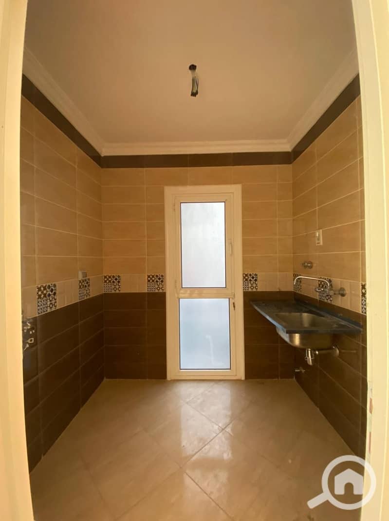 11 984f430a-80f3-4aef-b77b-92435abc64d1. jpg