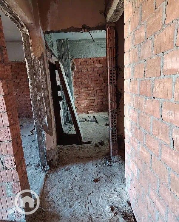 8 147869224-600x450. jpg