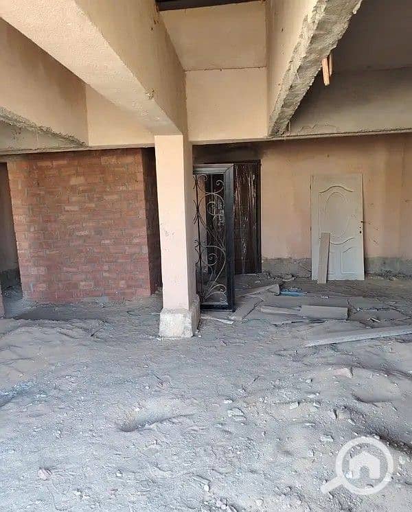 9 147869225-600x450. jpg