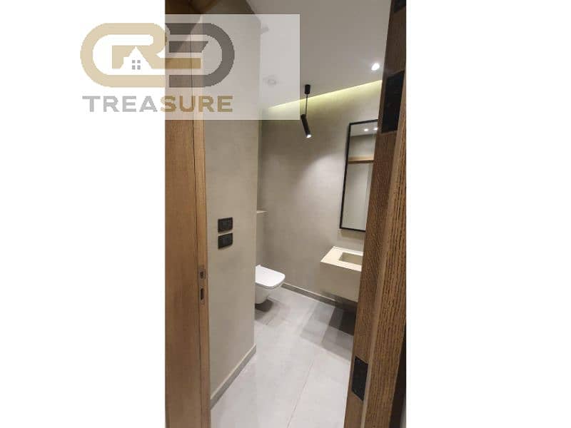 20 WhatsApp Image 2025-10-29 at 11.41. 36 PM (2). jpg