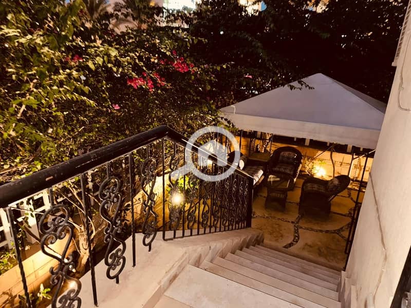 2 b90806df-c3e1-4762-9f4b-cb9dedee8ca7. jpg