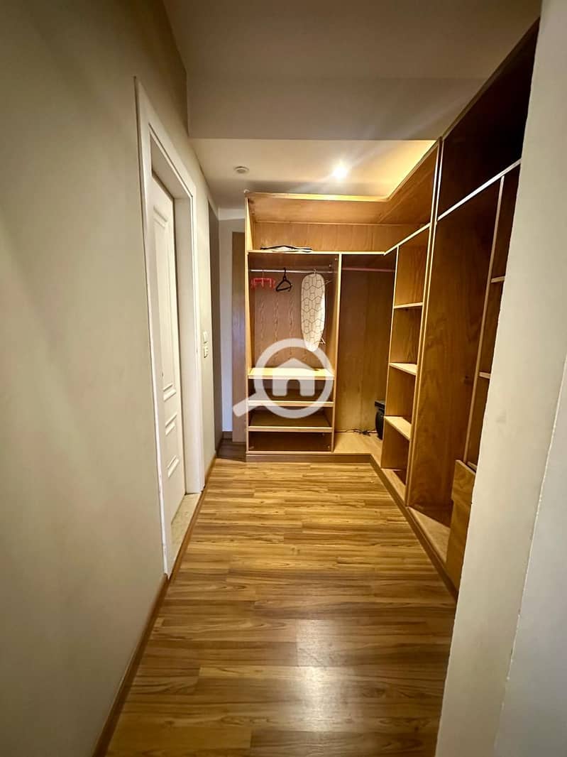 5 5c176a27-ad91-493b-82ea-efd0146f4330. jpg