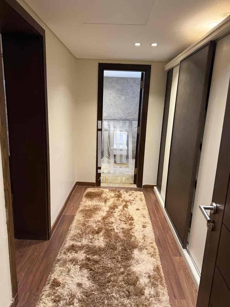 12 cce445ff-a57f-492f-8bfc-94d73e27d960. jpg