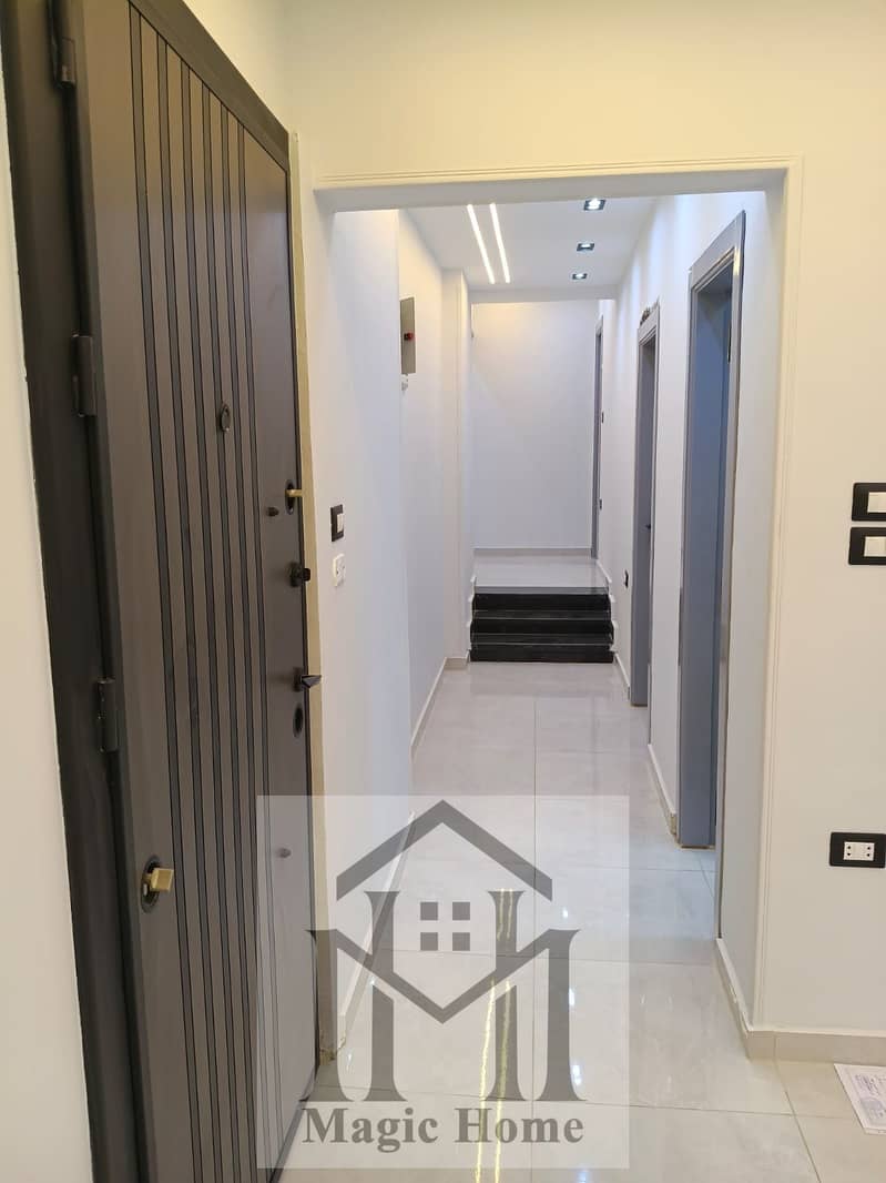 7 8e872ddb-6bdb-4f2a-8179-2cc3916d861f. jpg