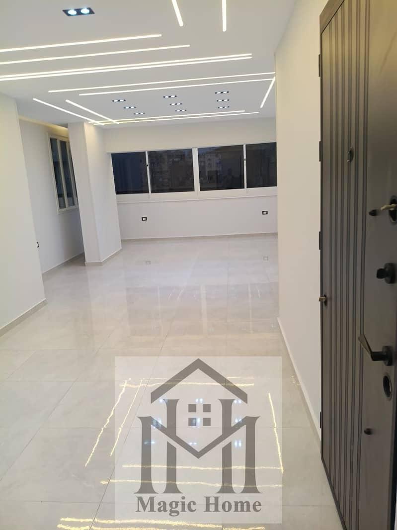 10 b54f5c02-6fcd-4a49-8e83-b36f2f7927fc. jpg