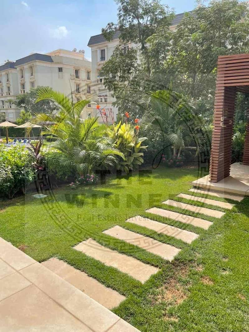 2 c7a589d0-3e74-4b73-abb2-853c4a41d9d2. jpg