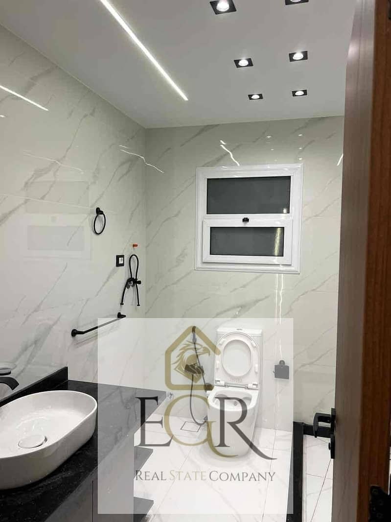 13 e4faf52e-f06c-4303-8e94-460a395d5435. jpg