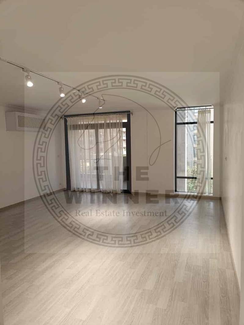 4 b8dd1eaa-9707-49b5-b500-0cb8fd0b52ce. jpg