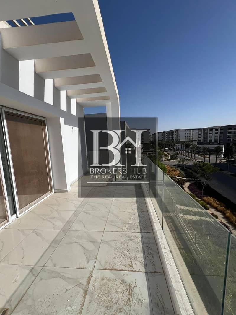 4 02e3fb7c-764c-4ffc-989f-1b825b08d978. jpeg