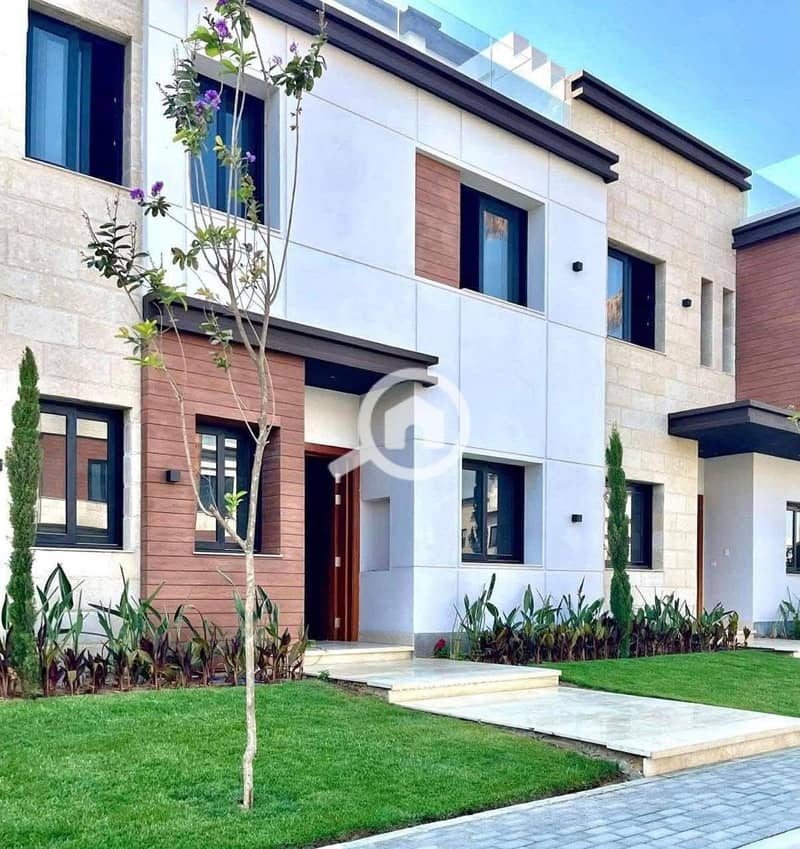 3 FB_IMG_1760822527156. jpg