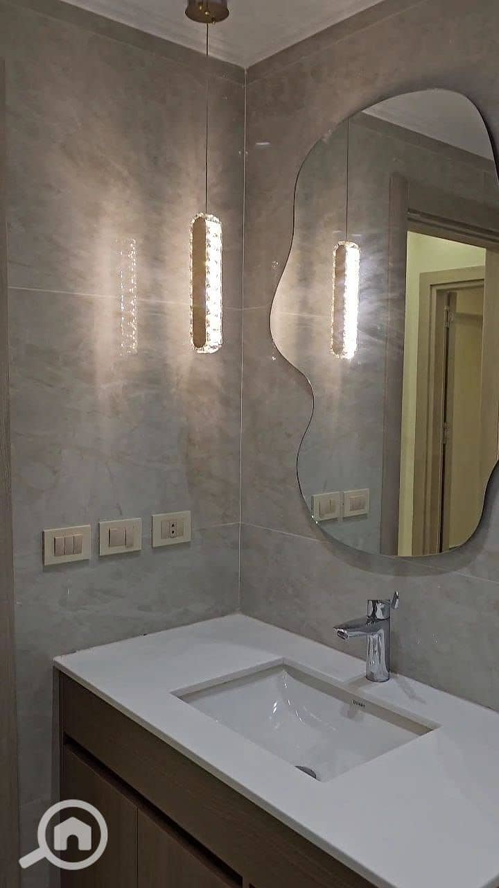 8 da319df2-473b-4420-8745-147d7cbac125. jpg