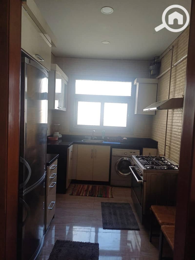 4 f92d55e6-6038-47e7-aed1-064573423f3a. jpg