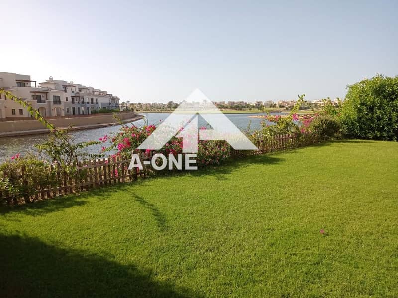 2 e1a7de05-9d8f-42b3-95ed-b893bf135bb1. jpeg