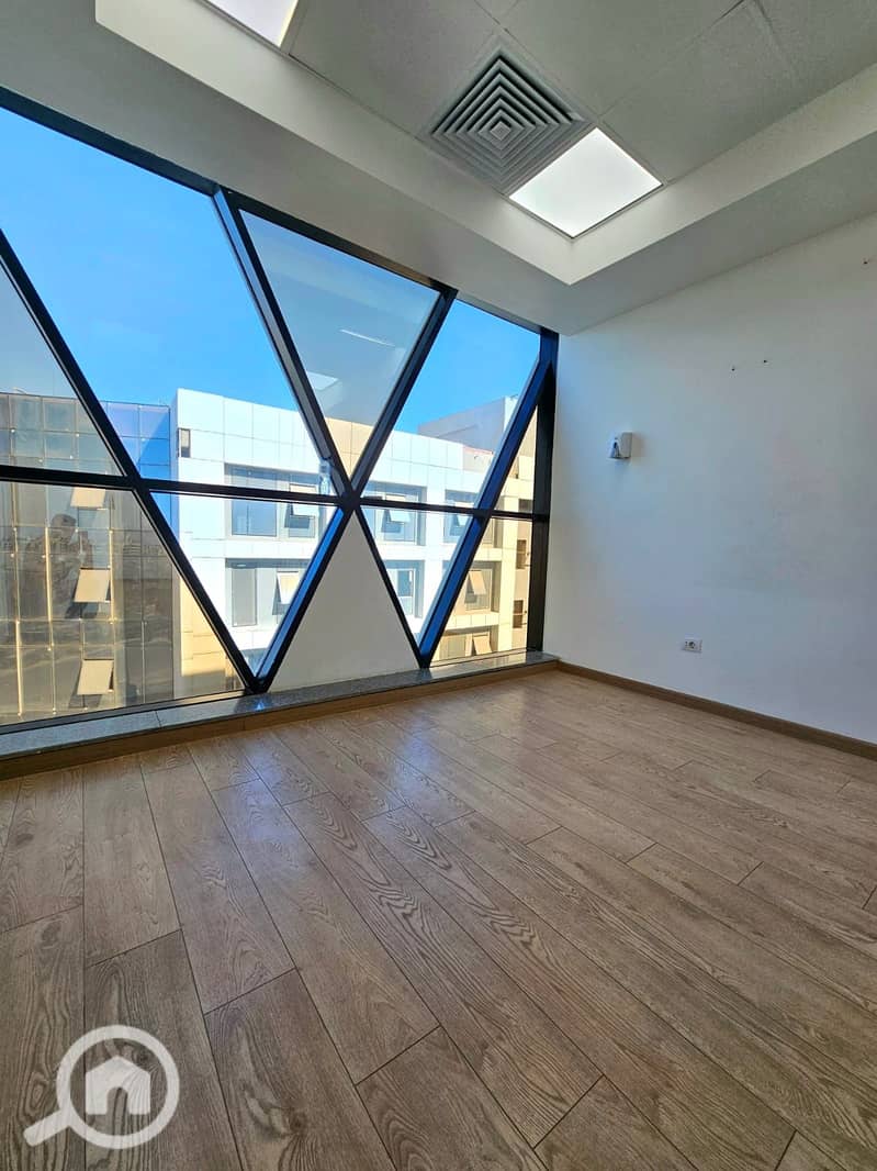 4 3d04c3f8-3a2d-4a92-9c91-205536e25fc4. jpeg