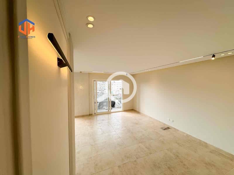 13 773d0ed7-6df7-4c1d-9290-ae605a94e6ea. jpg