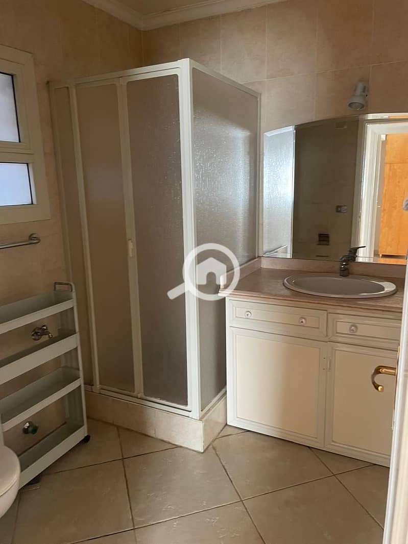 10 10ed16fb-b3ab-47db-b30f-dff773cbd5c2. jpeg