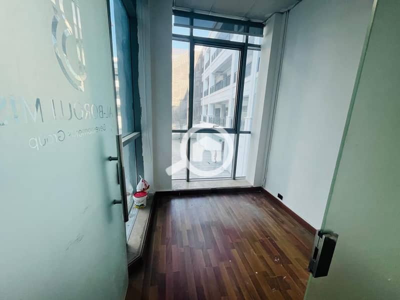 4 9482739b-9cc8-42d9-9783-567295872753. jpeg