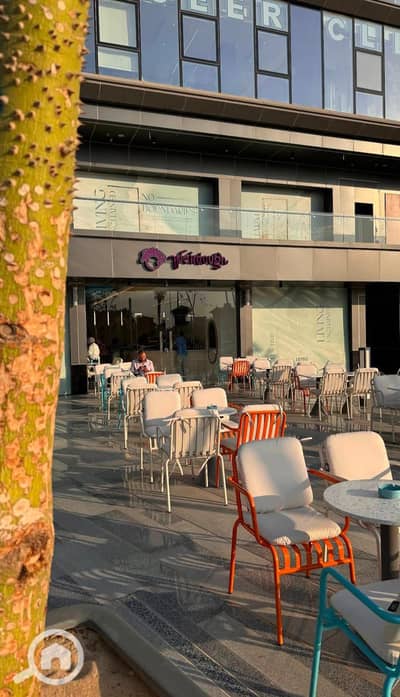 Retail for Sale in New Cairo, Cairo - 3ca11177-61c5-476e-9030-d2a17cdcc88b. jpg