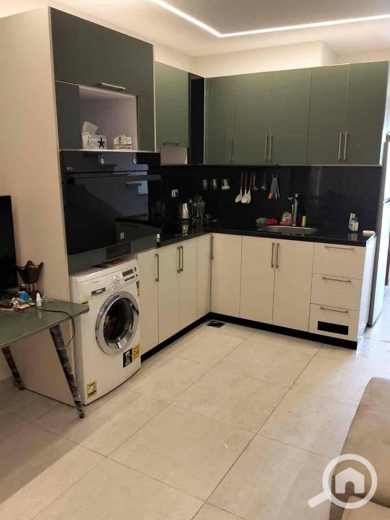 12 901757af-77ea-403a-b6d6-2b780942e810. jpg