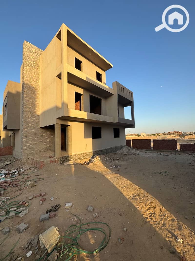 2 b7e2eb08-a875-4033-9653-6c0893d074a3. jpeg