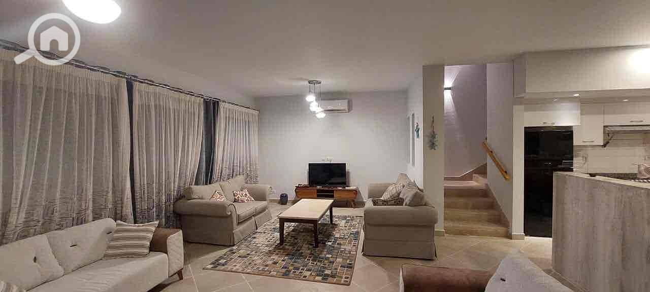 12 d0f20d6a-dfe2-4104-b209-32da554d4c2c. jpg