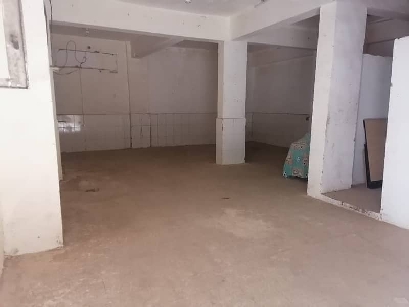 محل علي شارع الاربعين مباشرة