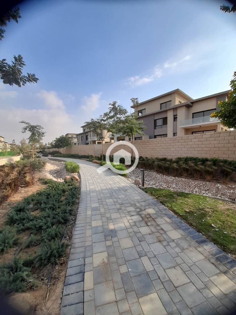 12 WhatsApp Image 2025-04-10 at 11.20. 40 PM. jpeg