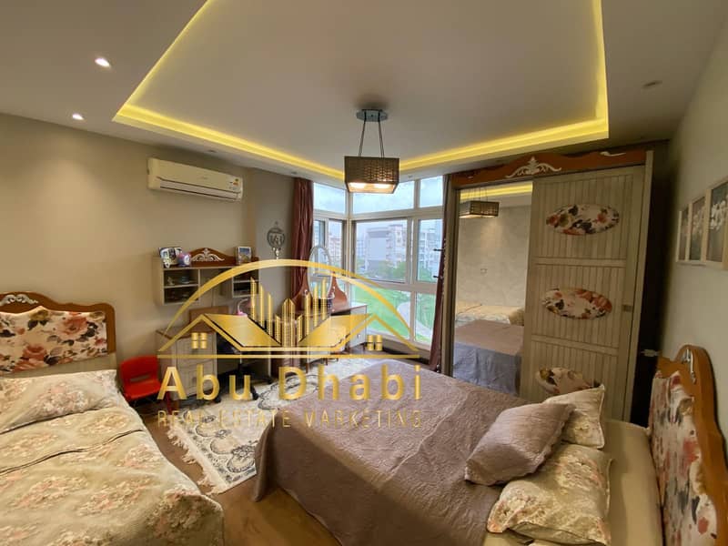 15 e815f51b-4393-4733-a9b2-fc232580fe31. jpg