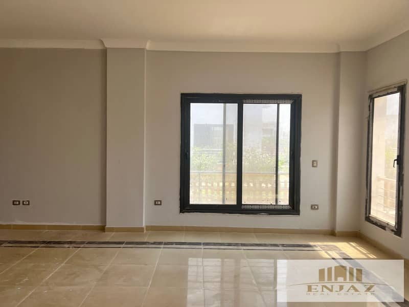 12 8c4730a7-2120-4b6a-8d9c-ecdf04fb196c. jpg