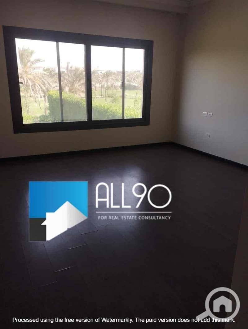 4 ec70c53a-bf83-4281-ac50-57c6d6f7400d. jpg