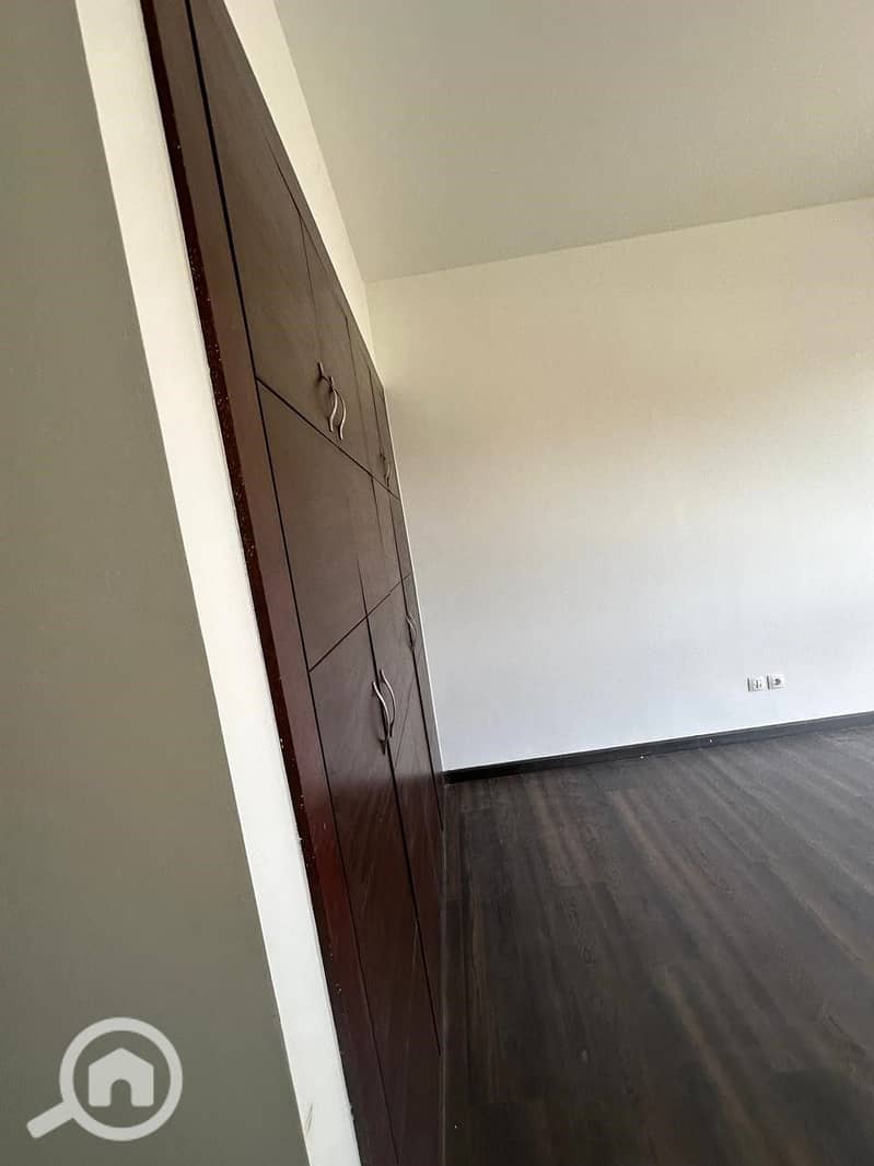 10 13cfcef9-20be-454e-94d2-12644dd98710. jpg