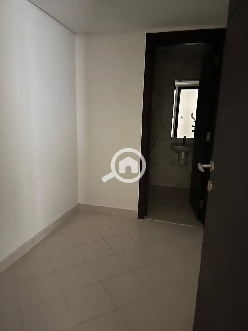 12 98db68e9-2dc5-4a12-9075-edd45fd3a5ff. jpg