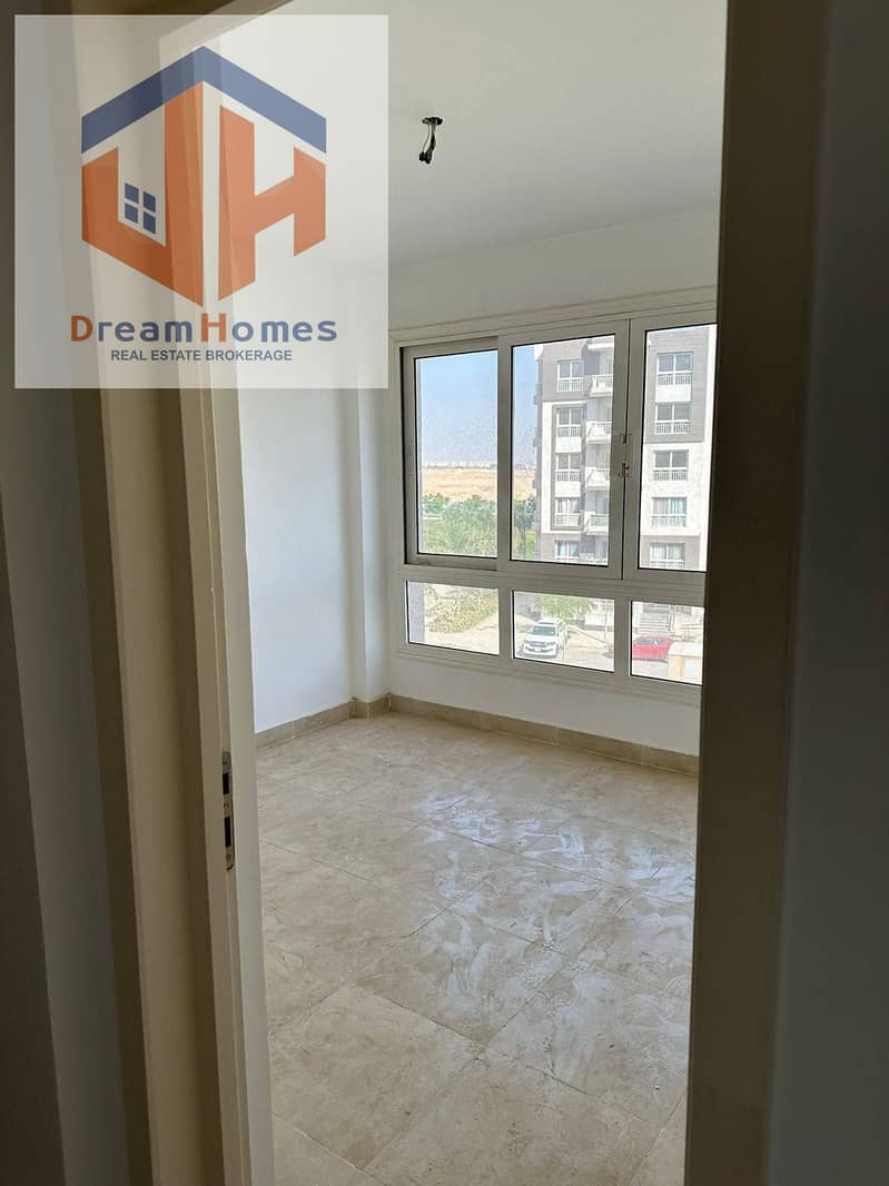 6 572918619_805687915773165_4325852128192724203_n. jpg