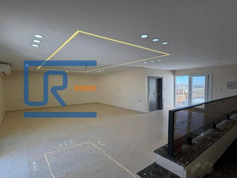 11 fe31b9bb-533f-47c4-bf50-45c34f406204. jpg