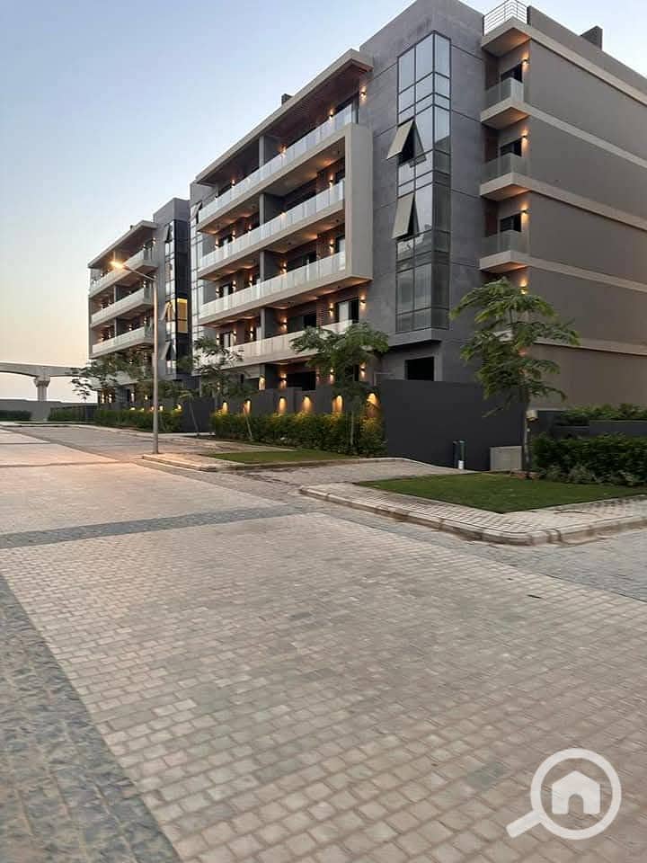 12 82f77f8d-62d4-405a-be21-58a937053695. jpg