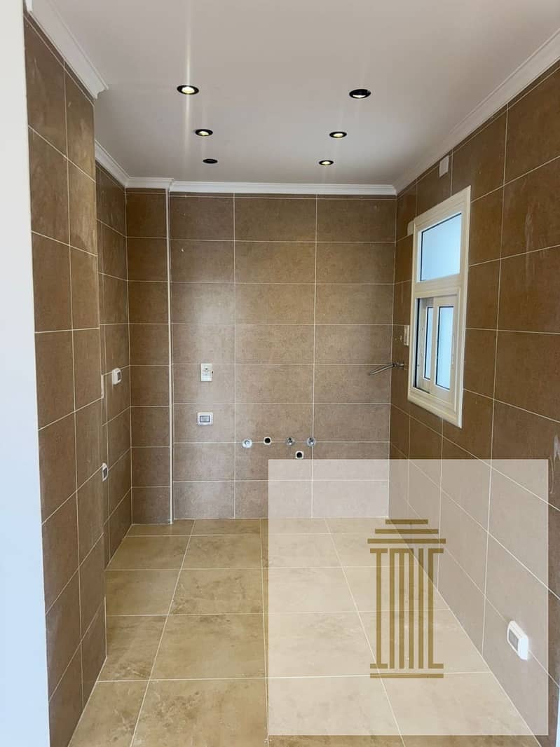 7 e83d1de2-673a-4b15-a46b-6f98c8b8d3dd. jpg