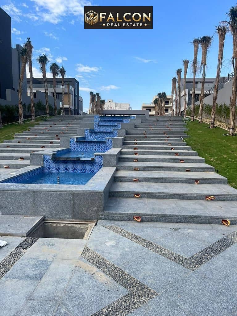 10 b95b6145-c59b-4c5d-b8eb-d5a2292682ef. jpg