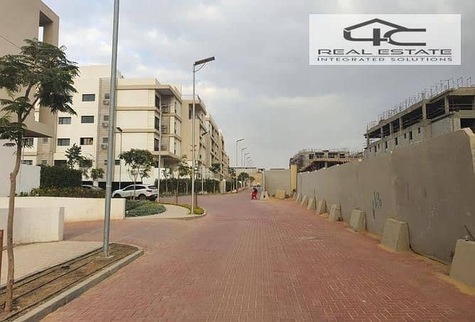 9 3830427-f3d41o. jpg