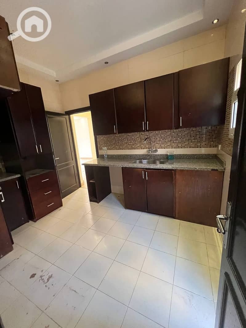 10 155e3796-8ab9-428b-960a-bd649b38659c. jpg