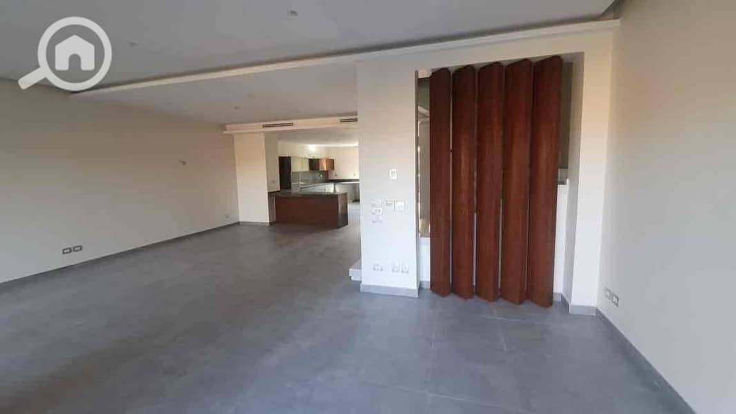 4 d53765a4-1b39-49ea-bc18-488eb3ef2f8d. jpg