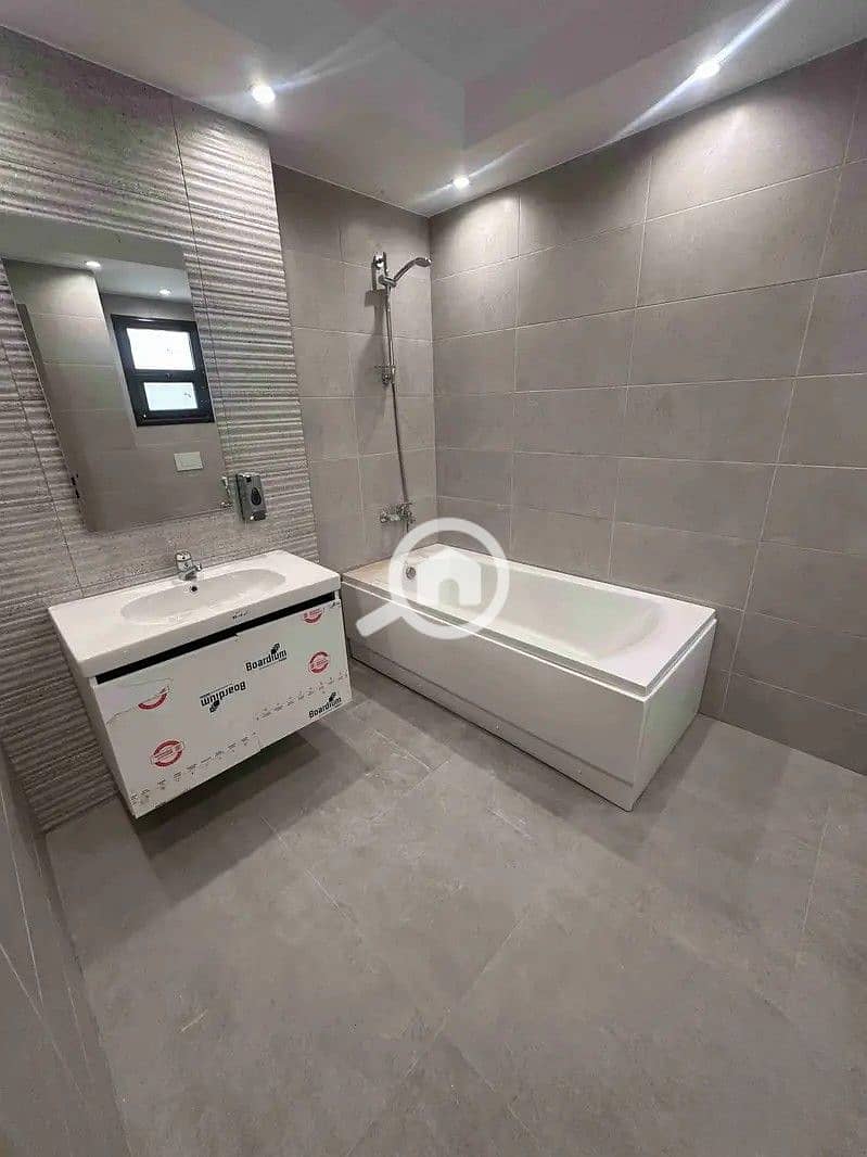 4 32749021-800x600. jpg