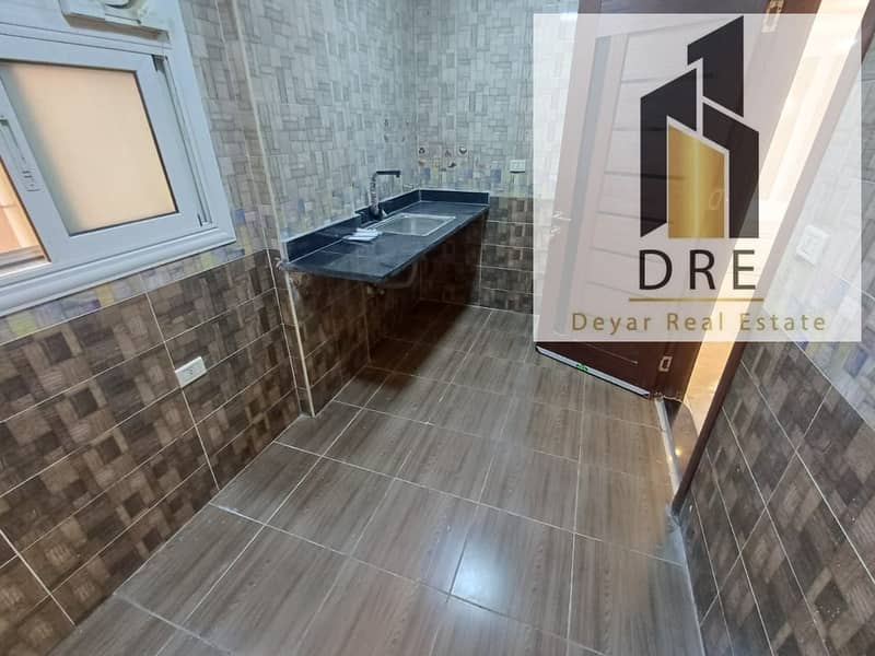 10 60f8cafd-ff9c-4c2f-9c85-3ce6d36adc81. jpg