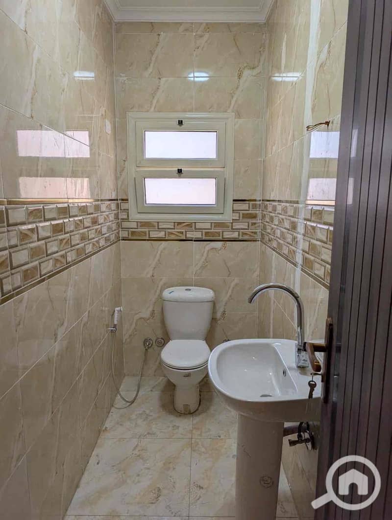 5 d6f6ffd6-bd78-4118-84ed-5ed516224a55. jpg