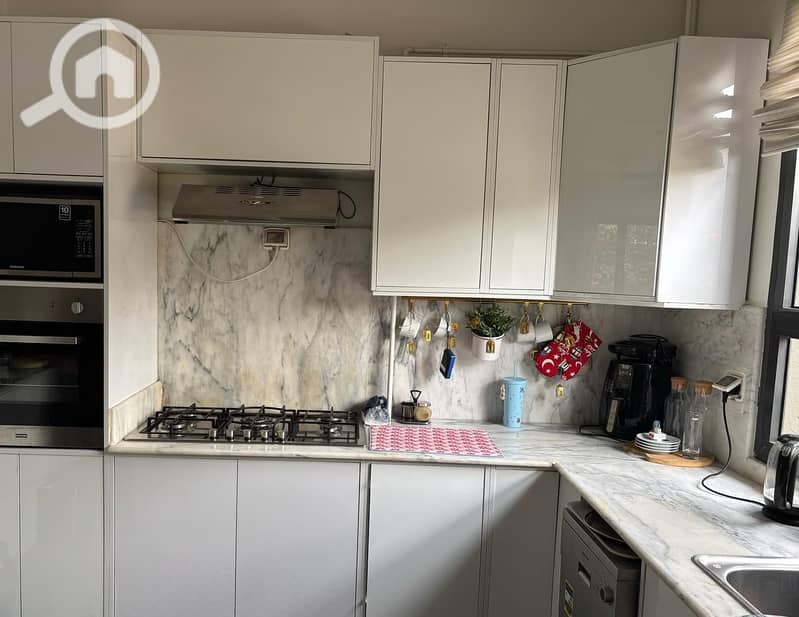 4 d32cb986-3036-432b-a51b-f5e3fa2abdc5. jpg