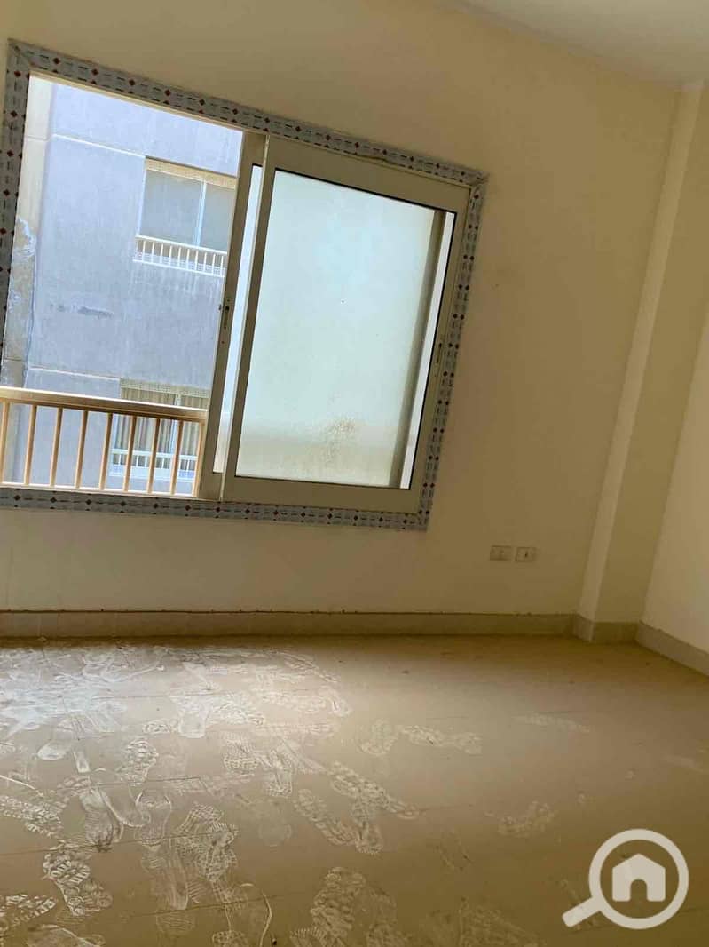 4 7ce2f162-a0cf-4c91-84d2-aa51d47c9581. jpg