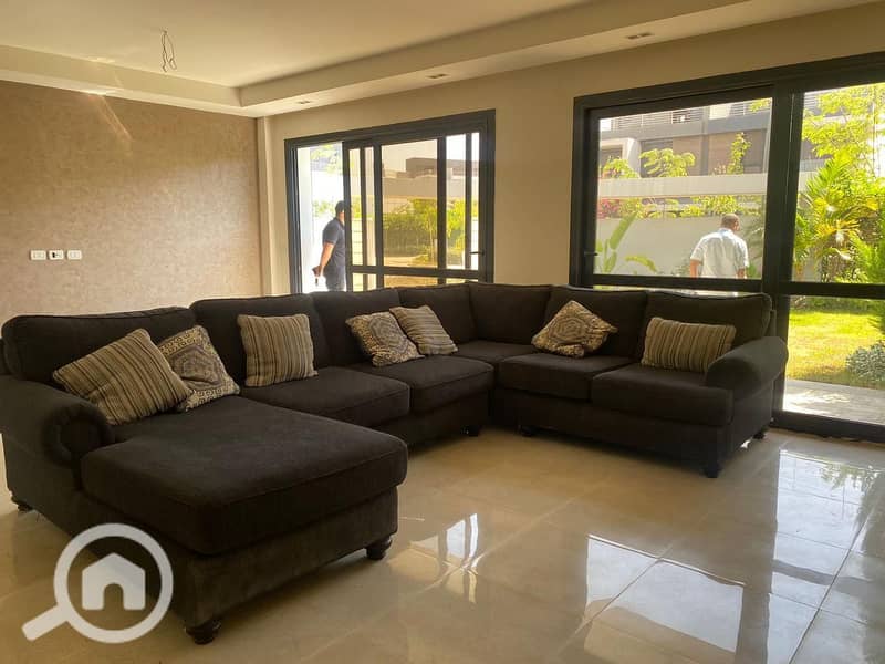 4 78d5d854-1b0d-4ed6-a0d5-c451a670cfaa. jpeg