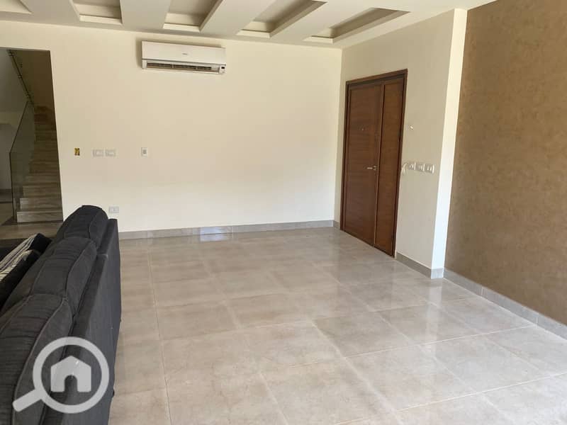 6 867f52fa-80bf-4f09-a592-9133c364b03c. jpeg