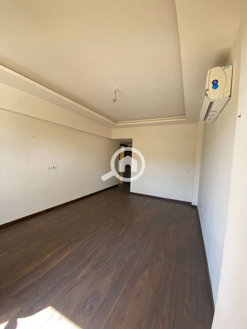 7 7b376f7e-f1bd-456f-bdfc-7a1acea19d42. jpeg