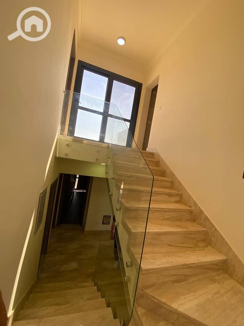 11 e0b91cf6-8b35-4ce5-b281-af9a86f56e15. jpeg