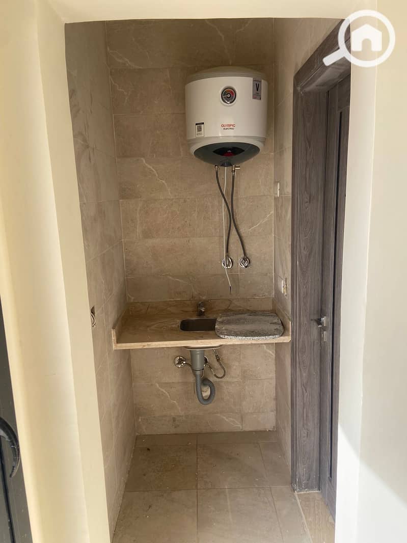 15 f8de9321-ea26-449f-9123-48176399eed5. jpeg